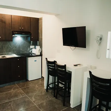 A Maos Apart Otel Aya Napa